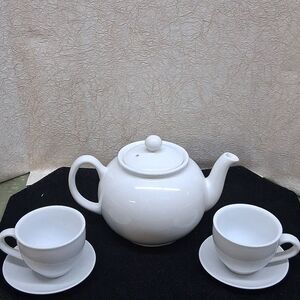 Elegant Pristine England Pier 1 White Teapot Set